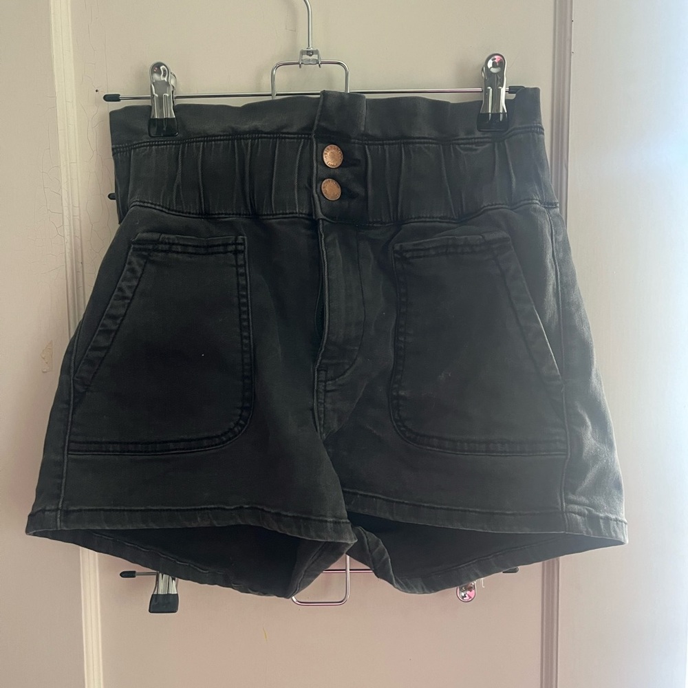 dressy/cute women’s stretch shorts